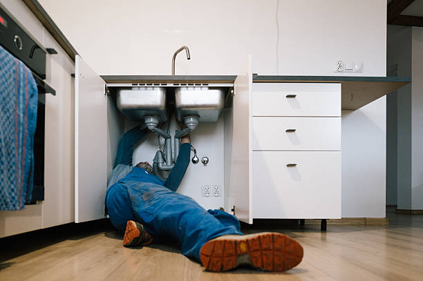 Professional Plumbing technician working in Grandview, WA